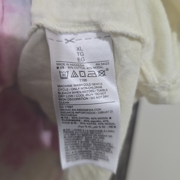 ⭐️40% Off⭐️ Old Navy The Easy Tee Tie Dye T-shirt with Dream Land Graphic - Picture 8 of 10